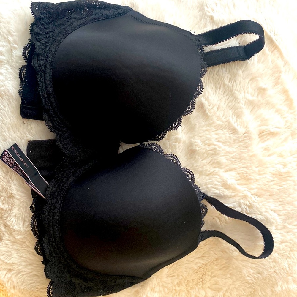 Used Victoria’s Secret Black Lace Detailing Bra Size 34DDD